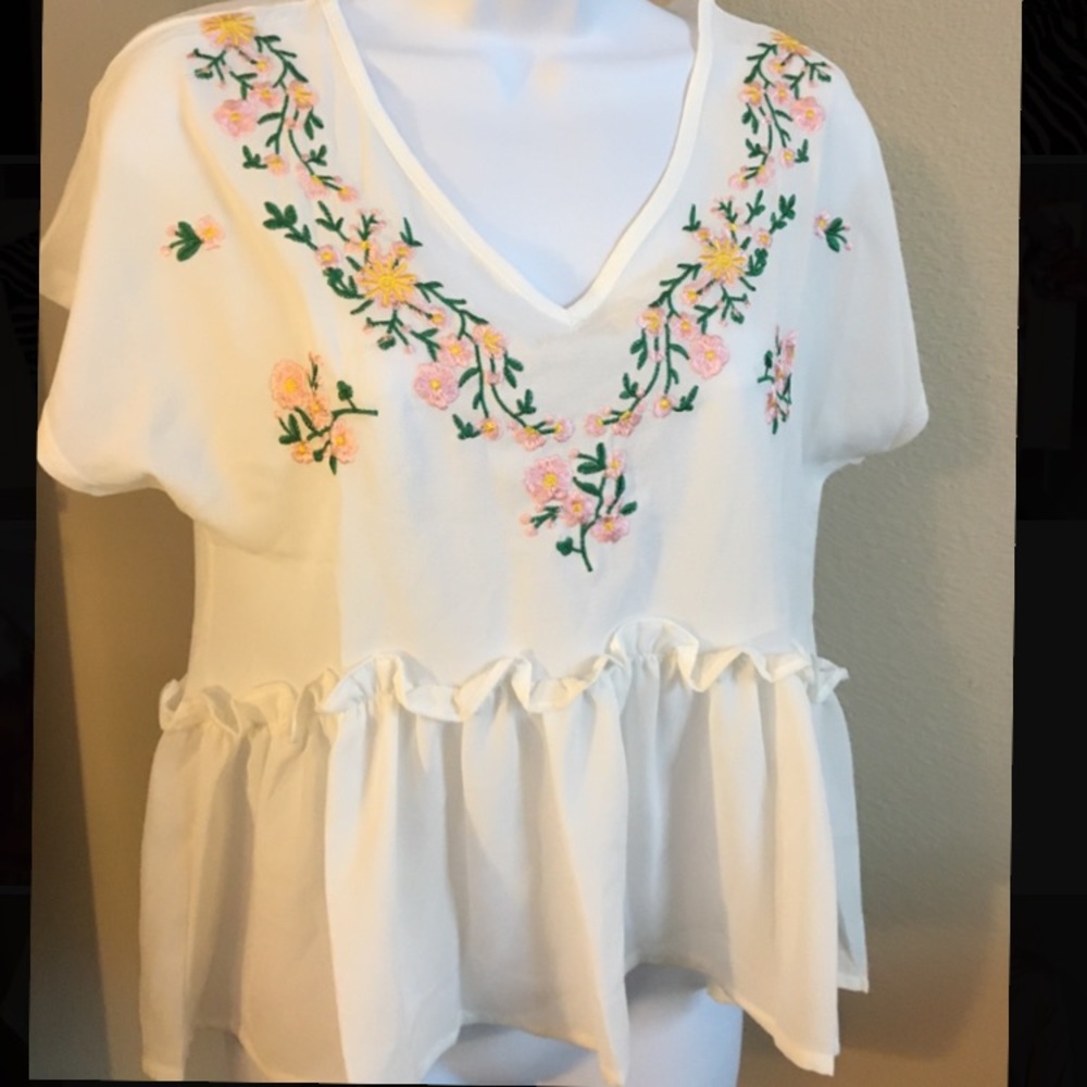 NWOT Floral white peplum top